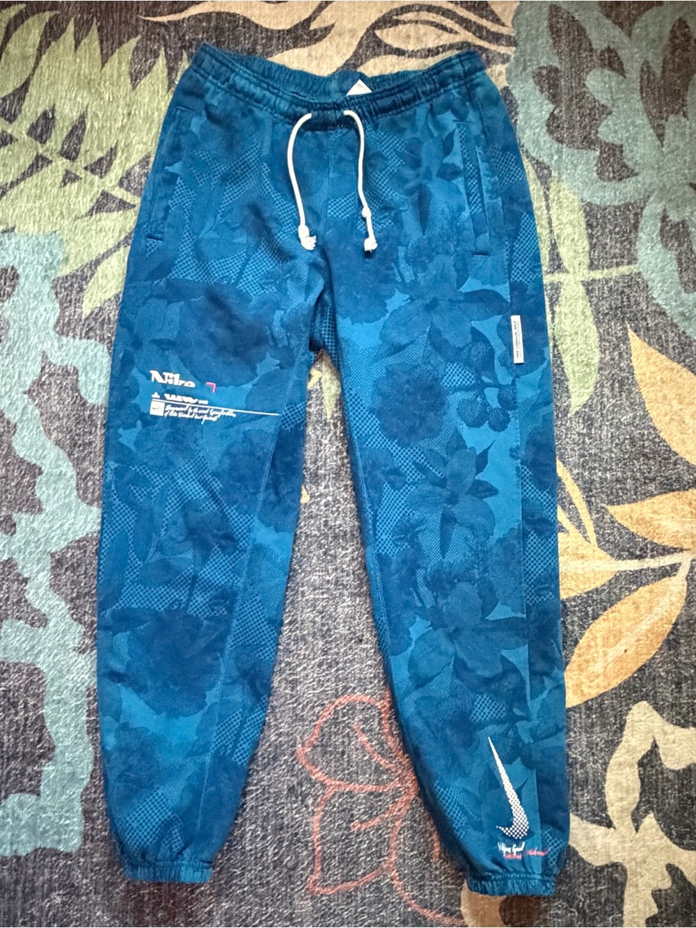 Nike Standard Issue Pants Mens Medium Brigade Blue Floral Dri-FIT Joggers
